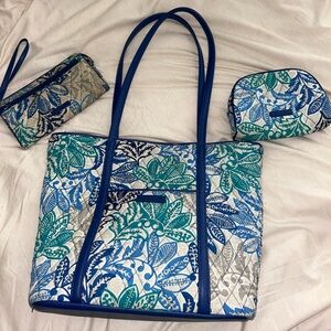 Vera Bradley BUNDLE shoulder/tote bag, wristlet, makeup bag.